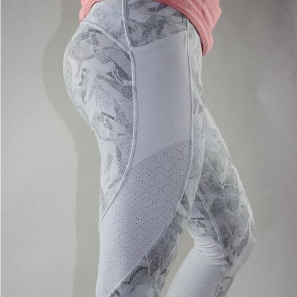 Lululemon Gray Patterned Leggings Breezy Dot Tight - Picture 2 of 7